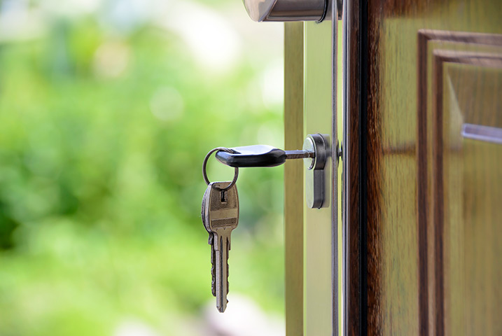 A2B Locks are able to provide local locksmiths in Elmbridge to repair your broken locks. 